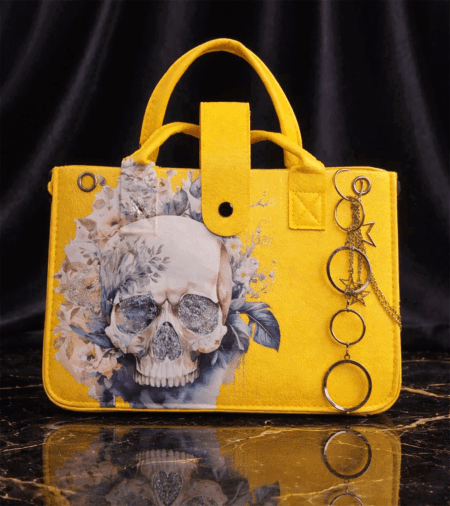 Design Handtaschen aus Filz Totenkopf